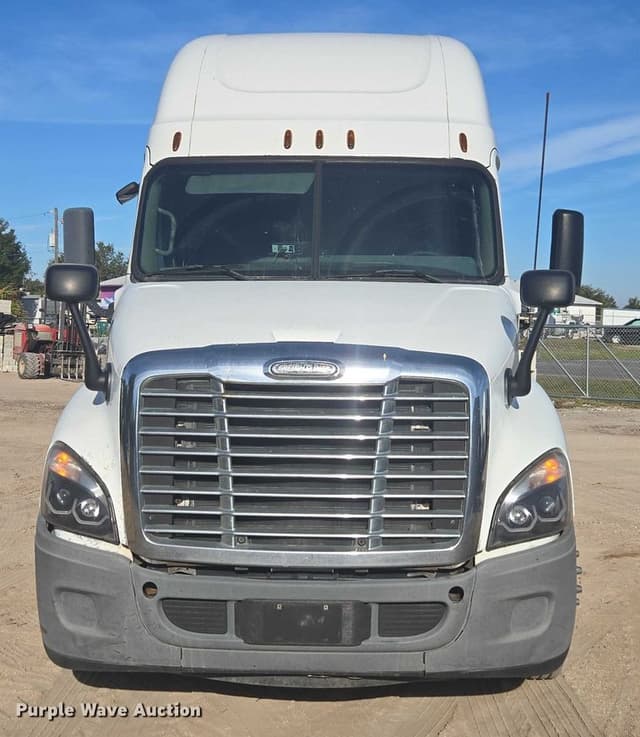 Image of Freightliner Cascadia equipment image 1