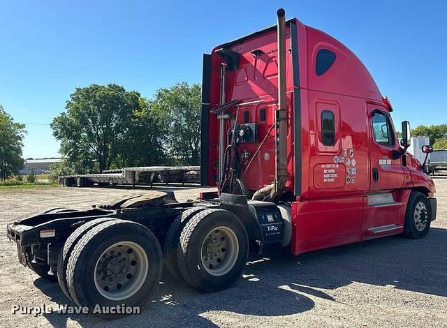 Image of Freightliner Cascadia equipment image 4