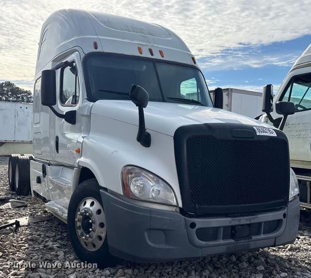 Image of Freightliner Cascadia equipment image 2