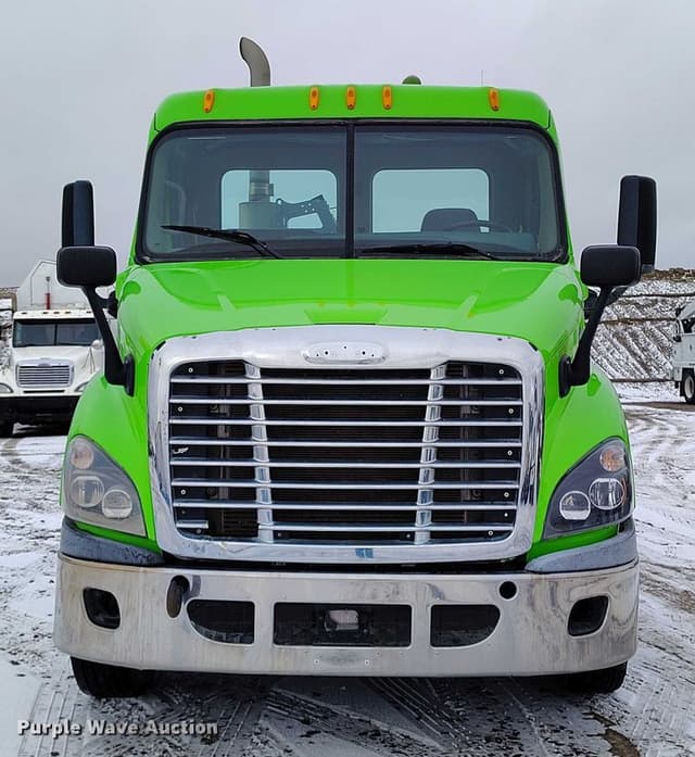 Image of Freightliner Cascadia equipment image 1