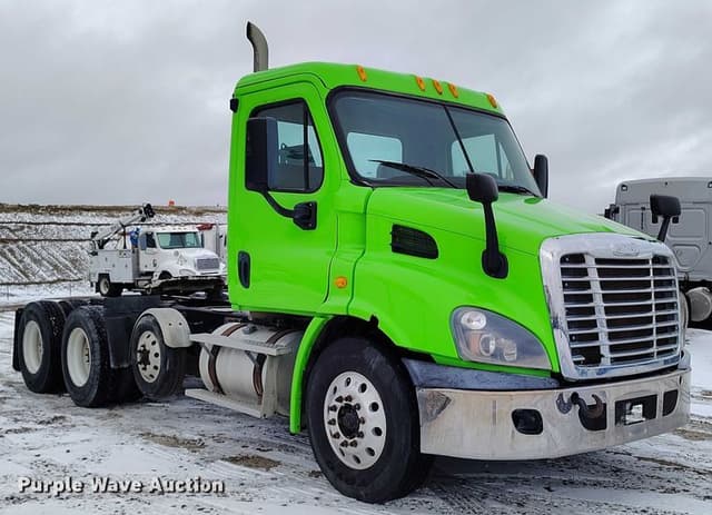 Image of Freightliner Cascadia equipment image 2