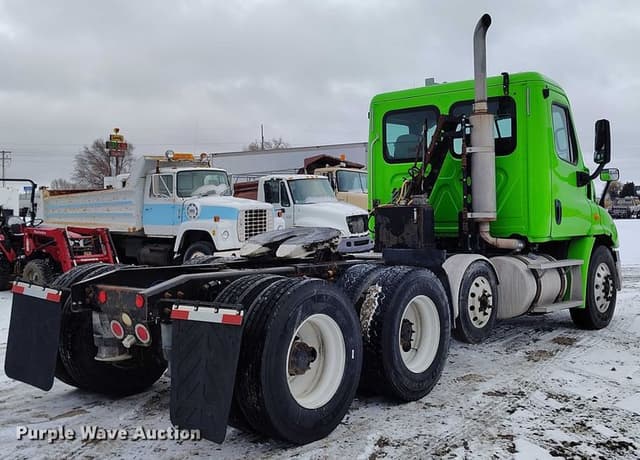 Image of Freightliner Cascadia equipment image 4