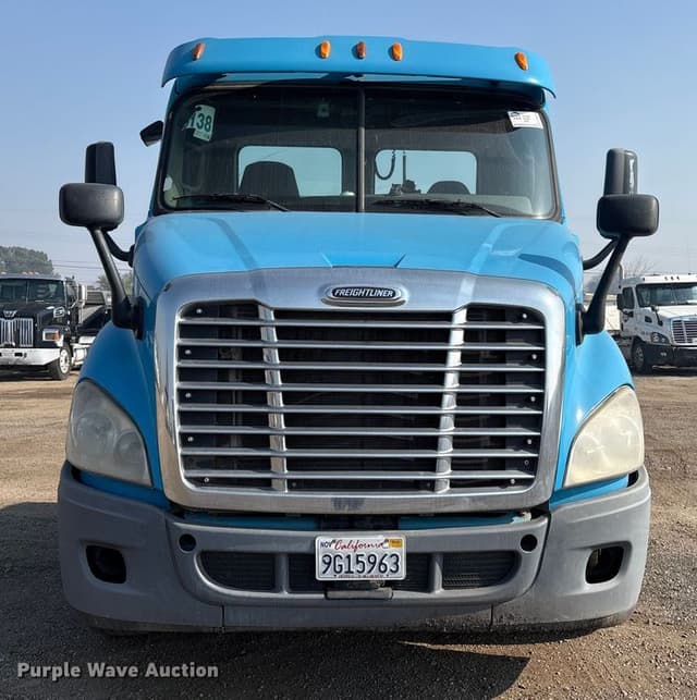 Image of Freightliner Cascadia equipment image 1