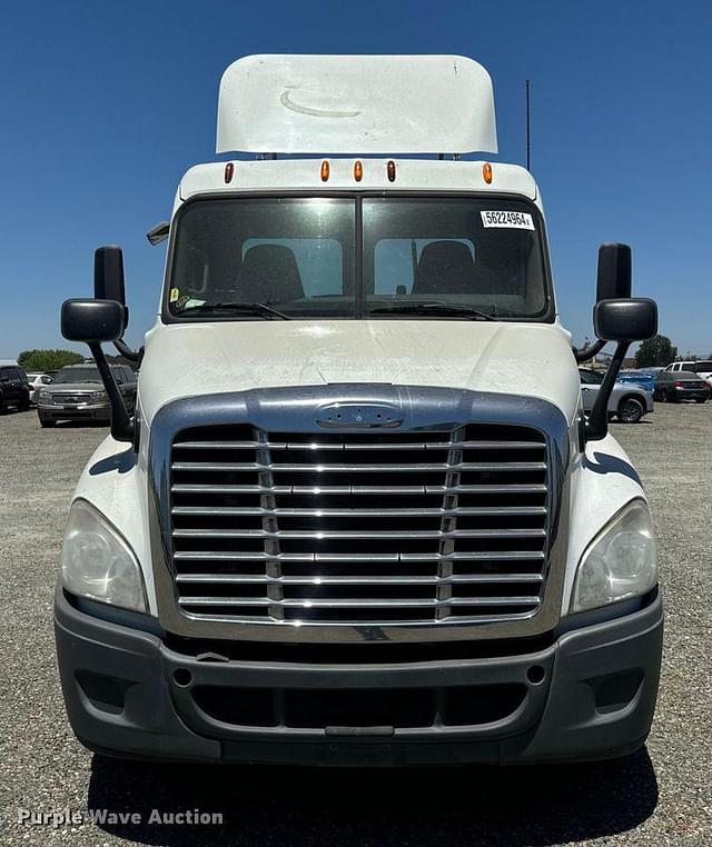 Image of Freightliner Cascadia equipment image 1