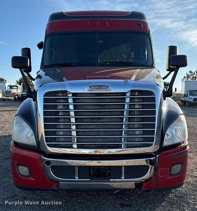 Image of Freightliner Cascadia equipment image 1