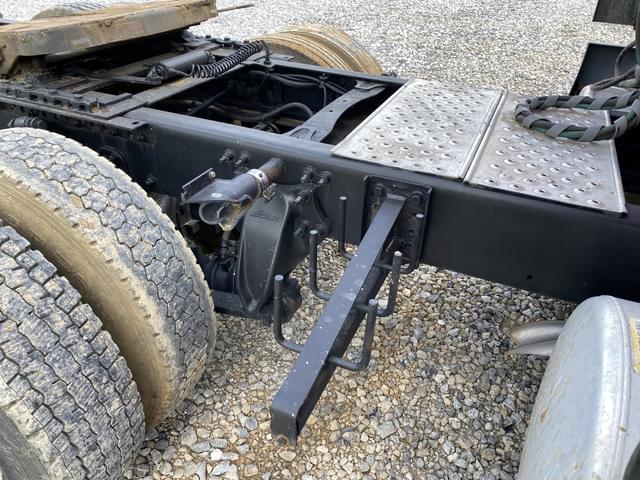 Image of Freightliner Cascadia equipment image 4