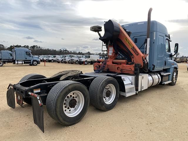 Image of Freightliner Cascadia equipment image 2