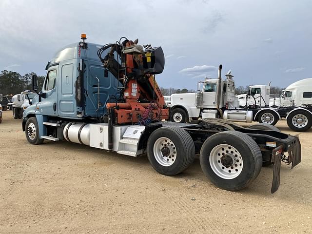 Image of Freightliner Cascadia equipment image 1