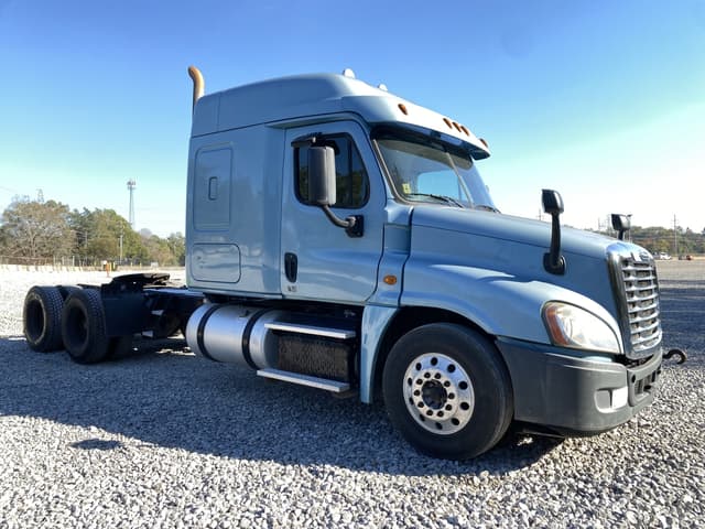 Image of Freightliner Cascadia equipment image 3