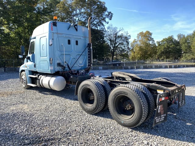Image of Freightliner Cascadia equipment image 1