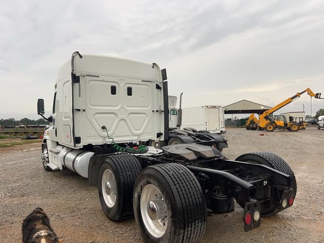 Image of Freightliner Cascadia equipment image 1