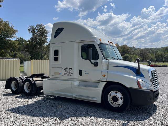 Image of Freightliner Cascadia equipment image 1