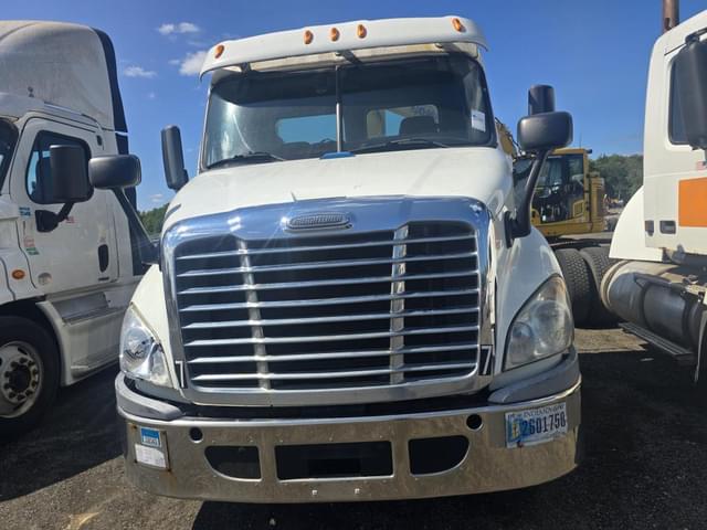 Image of Freightliner Cascadia equipment image 1