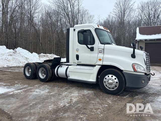 Image of Freightliner Cascadia equipment image 2