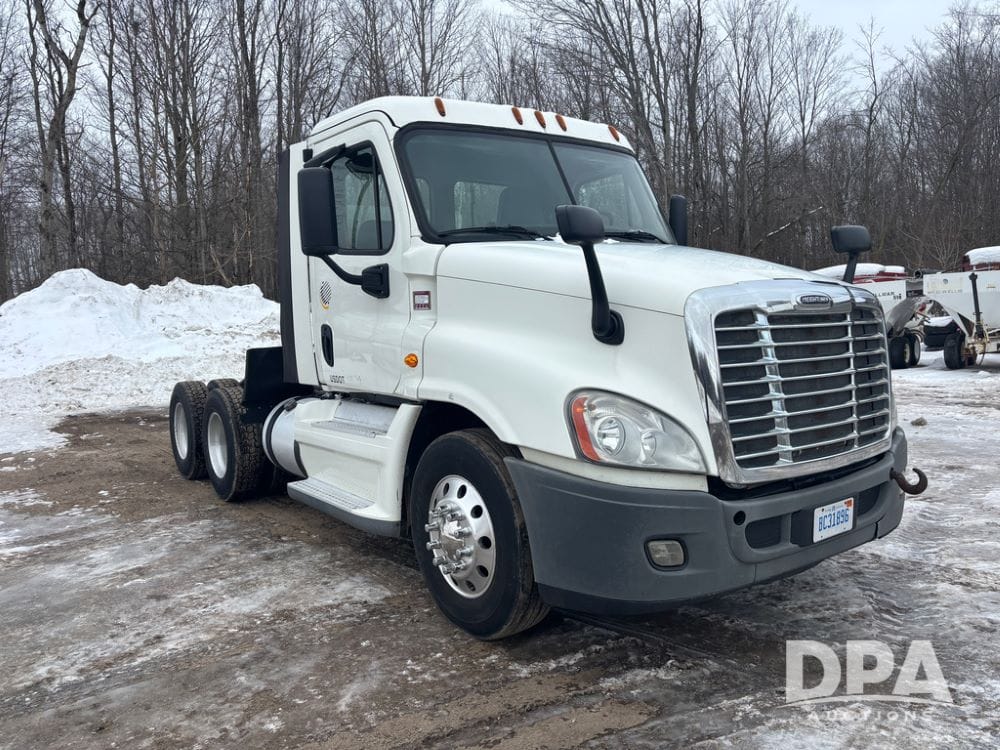2014 Freightliner Cascadia Equipment Image0