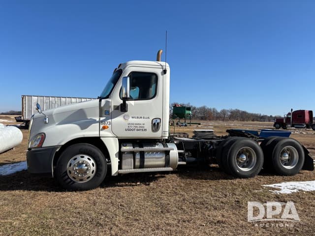 Image of Freightliner Cascadia equipment image 2