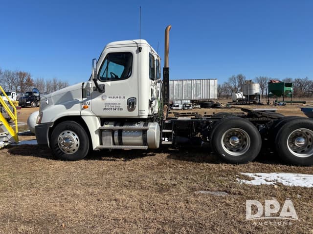 Image of Freightliner Cascadia equipment image 3