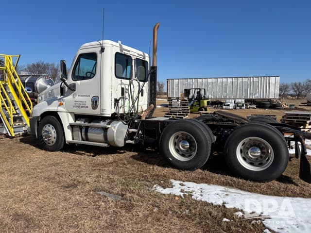 Image of Freightliner Cascadia equipment image 4