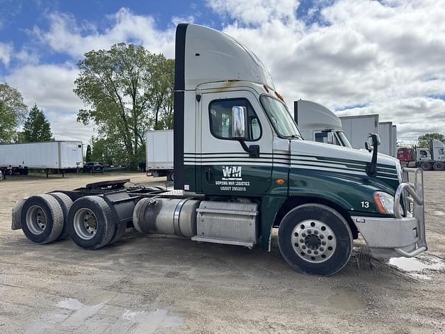Image of Freightliner Cascadia equipment image 3