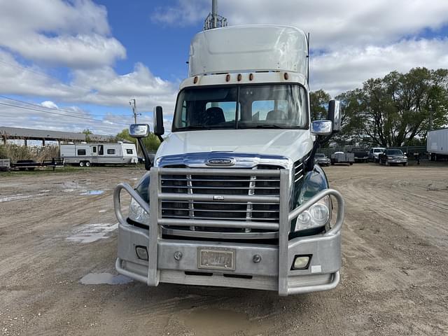 Image of Freightliner Cascadia equipment image 1