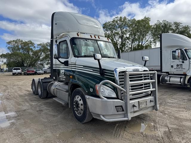 Image of Freightliner Cascadia equipment image 2