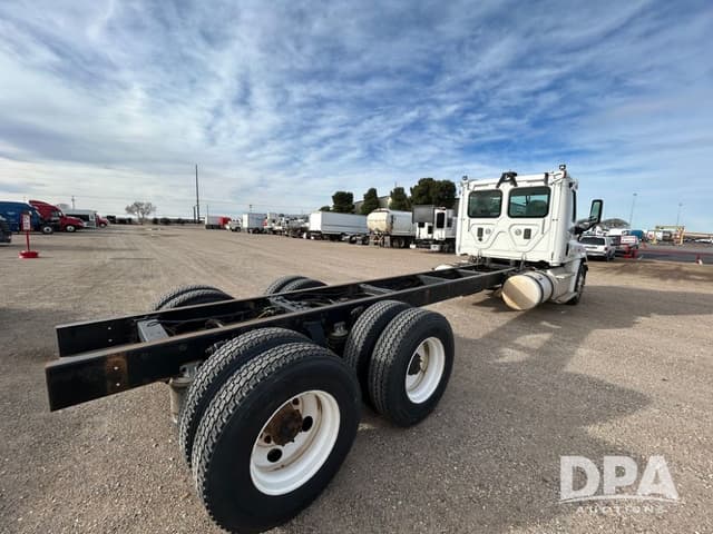 Image of Freightliner Cascadia equipment image 3