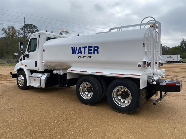 Image of Freightliner Cascadia equipment image 1