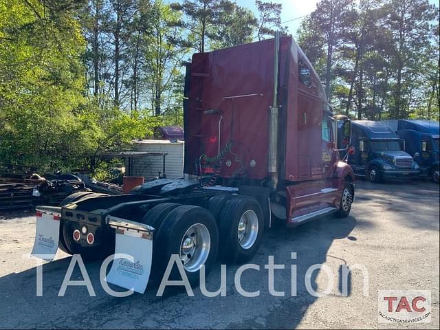 Image of Freightliner Columbia 120 equipment image 4