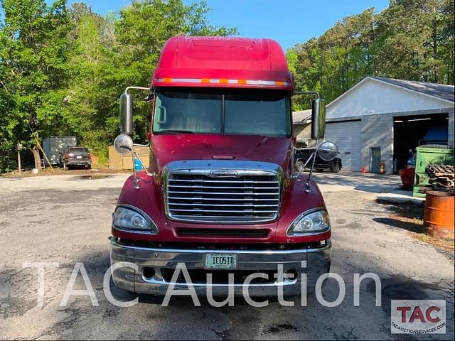 Image of Freightliner Columbia 120 equipment image 1