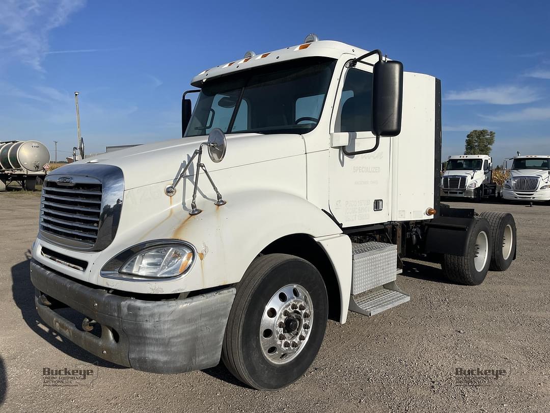 Image of Freightliner Columbia 120 Primary image