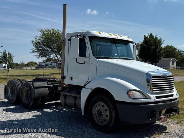 Image of Freightliner CL120 equipment image 2