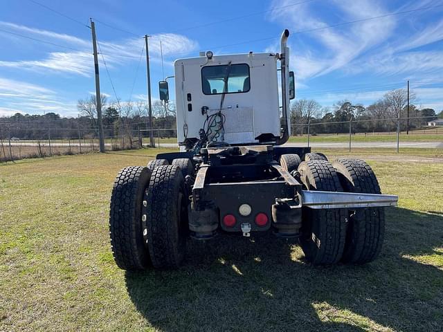 Image of Freightliner 122SD equipment image 4