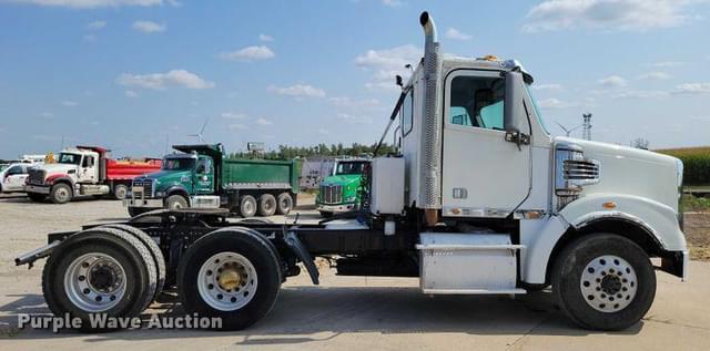 Image of Freightliner 122SD equipment image 3