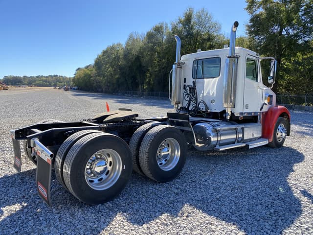 Image of Freightliner Coronado equipment image 2