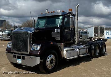 Main image Freightliner Coronado 122