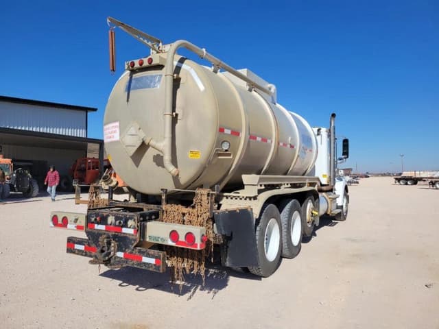 Image of Freightliner Coronado equipment image 4