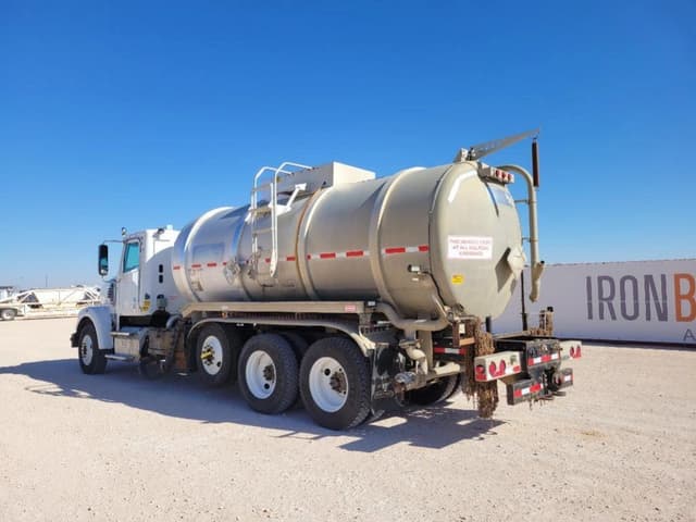 Image of Freightliner Coronado equipment image 2