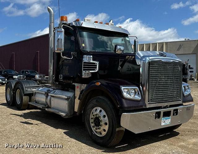 Image of Freightliner Coronado equipment image 2