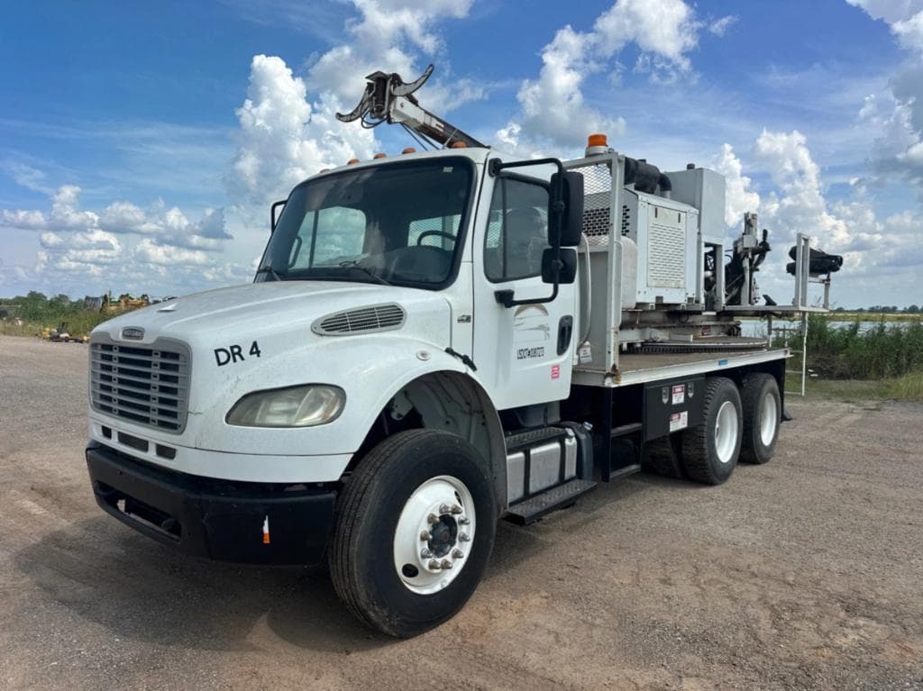 Image of Freightliner M2 106 Primary image