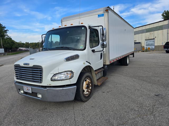 Image of Freightliner M2 106 equipment image 1