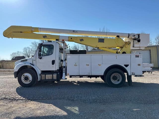 Image of Freightliner M2 106 equipment image 1