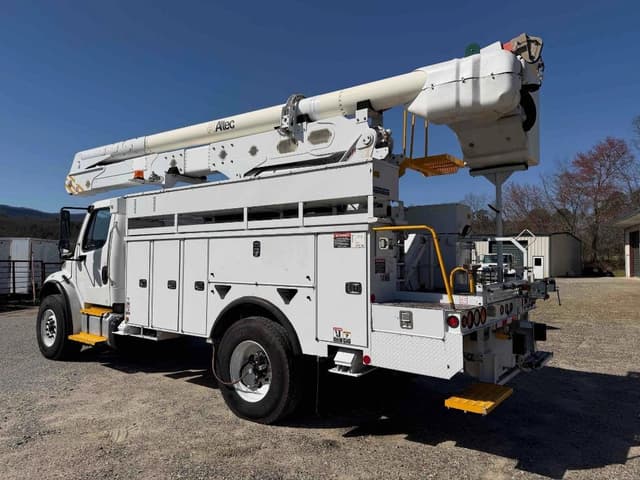 Image of Freightliner M2 106 equipment image 2