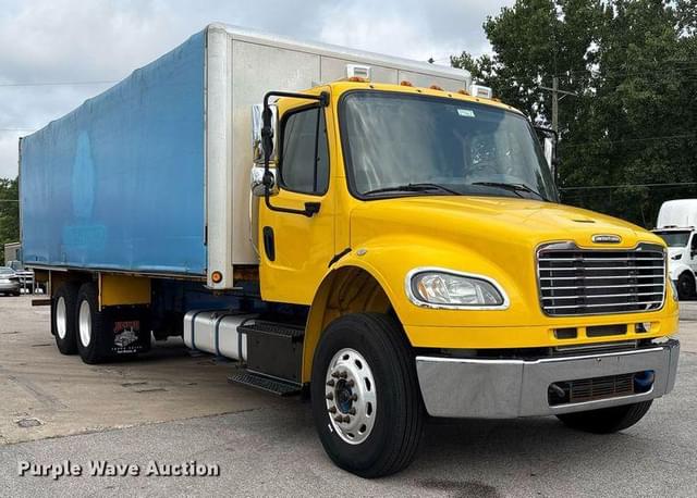 Image of Freightliner M2 106 equipment image 2