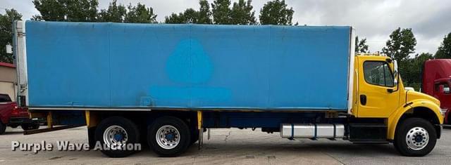 Image of Freightliner M2 106 equipment image 3
