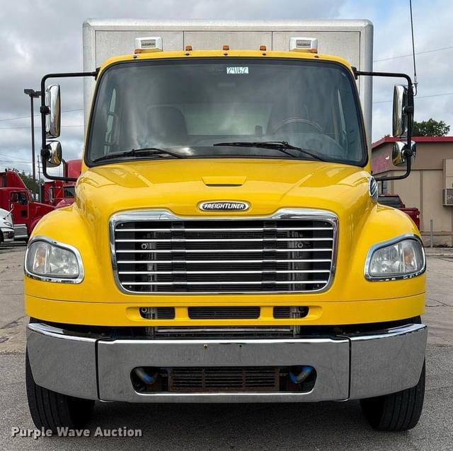 Image of Freightliner M2 106 equipment image 1