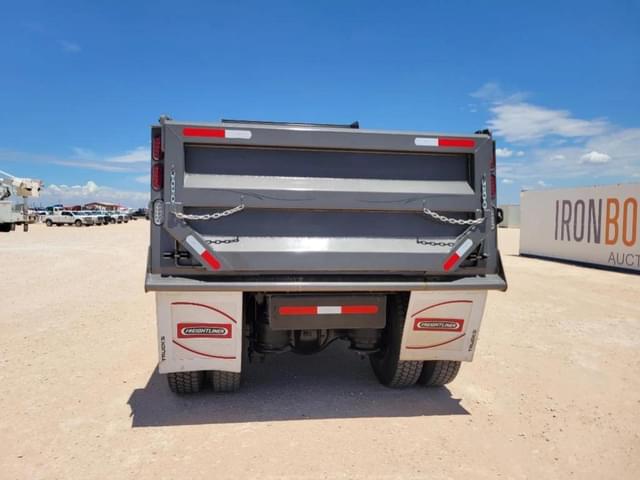 Image of Freightliner M2 106 equipment image 3