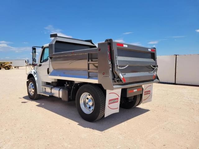 Image of Freightliner M2 106 equipment image 2