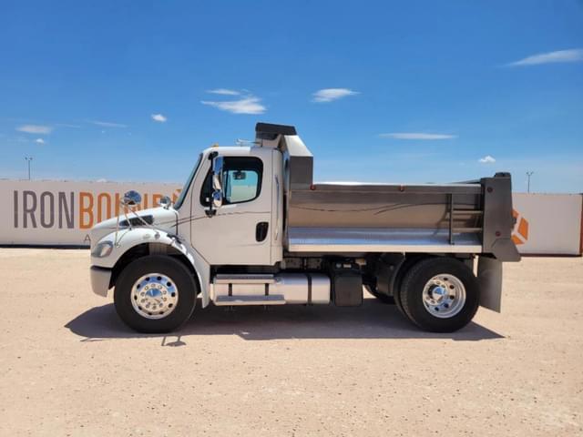 Image of Freightliner M2 106 equipment image 1