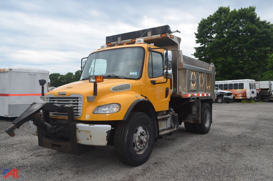 Image of Freightliner M2 106 Primary image