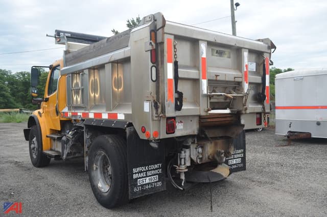 Image of Freightliner M2 106 equipment image 1